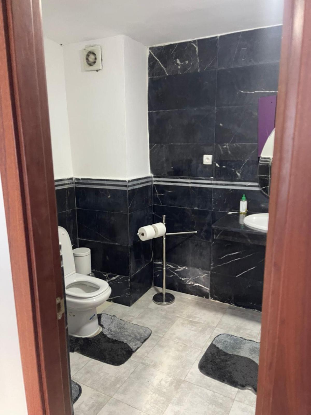 Apartment Center 2 *